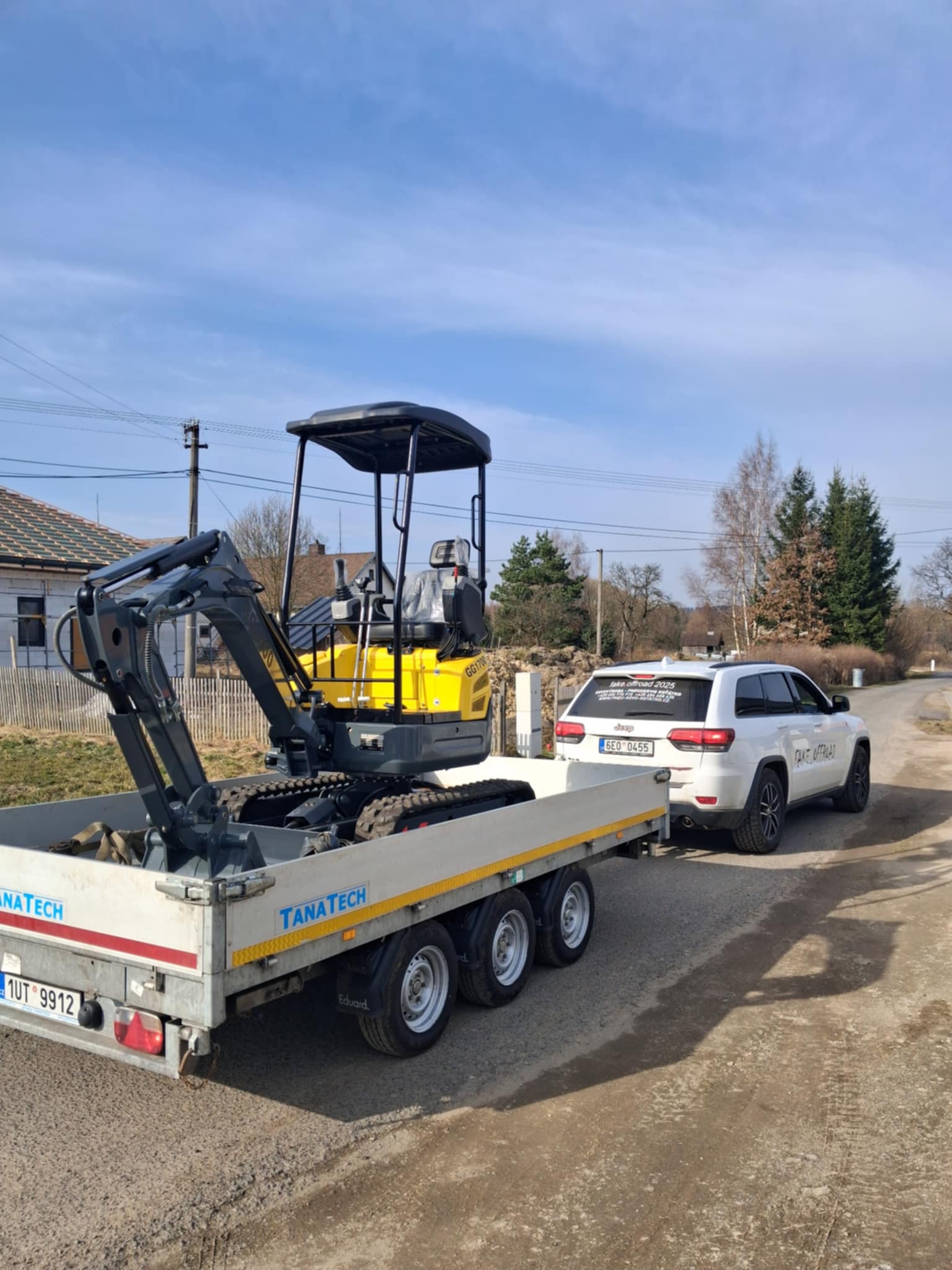 Minibagr 1.7t při práci